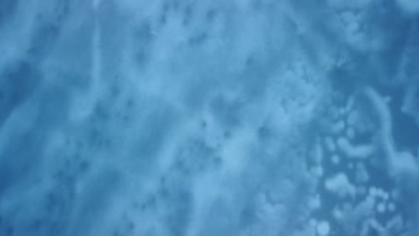 Luftvideo-Auf-Einem-Zugefrorenen-See,-Abstraktes-Video-Mit-Schönen-Mustern-Im-Eis