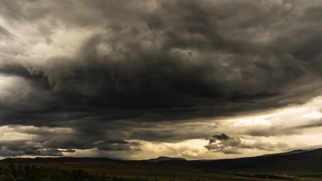 Einige-Erstaunliche-Wolken-zeitraffer,-Die-In-Island-Auf-Der-Sony-A7iii-Aufgenommen-Wurden