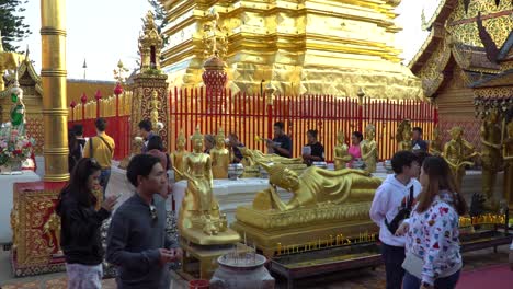 Ceremonia-En-El-Templo-Doi-Suthep-En-Chiang-Mai,-Tailandia