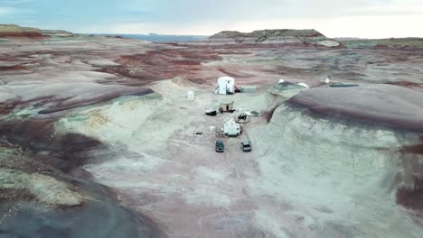 Pull-Back-Aerial-View-of-Mars-Desert-Reseach-Station-in-Hanksville-Region,-Utah-USA