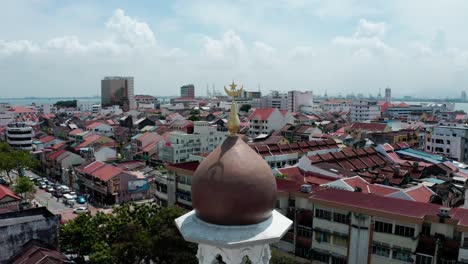 Close-up-of-Kapitan-Keling-Mosque-minaret-tower-with-crescent-moon-top-piece,-Aerial-drone-dolly-out-shot