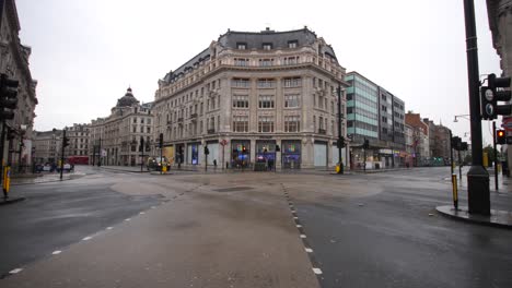 Oxford-Circus-underground-station-and-intersection,-completely-empty-in-the-middle-of-the-day-on-a-Friday-and-no-traffic