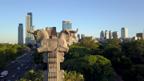 Aerial-revealing-Palermo-neighborhood-skyline-behind-a-Persian-column,-Buenos-Aires