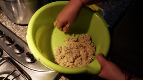 Person-in-the-kitchen-at-home-preparing-quinoa