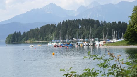 Sailing-Boats-at-Lake-Forggensee-near-Fuessen-in-Bavaria,-Germany