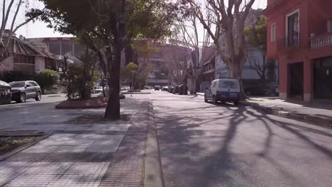 Hiperlapso-Caminando-Por-La-Calle-Urbana-Al-Monumental-Estadio-De-River-Plate