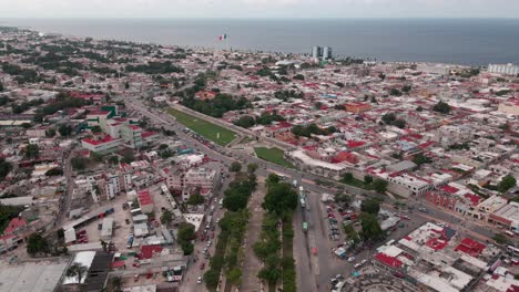 Deslizándose-Hacia-Atrás-En-El-Centro-De-La-Ciudad-De-Campeche