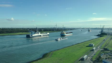 Los-Barcos-Ingresan-Al-Puerto-De-Rotterdam-A-Través-De-La-Nueva-Vía-Fluvial