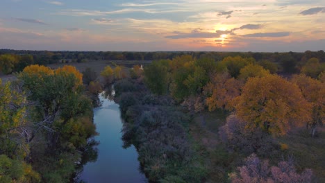 Platte-River-Im-Norden-Colorados-Im-Herbst