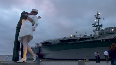 Time-lapse-of-tourists-outside-the-USS-Midway-Museum