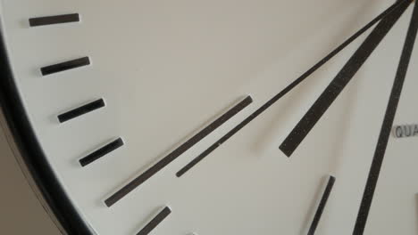 Stuck-Second-Hand-Of-A-Broken-White-Wall-Clock-Ticks-Repeatedly,-Close-Up-Shot