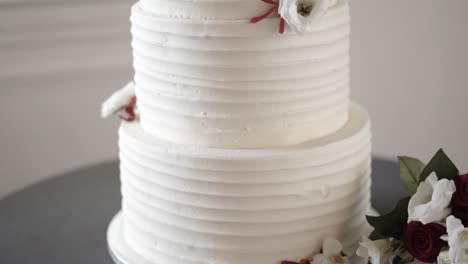Tiered-white-wedding-cake-for-a-wedding-reception