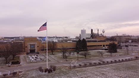 COVID-19-Vaccine-Manufacturer-Facility---American-And-Pfizer-Flag-On-Flagpole-Fluttering-In-Wind-In-Pfizer-Global-Supply-Kalamazoo-Manufacturing-Plant-In-Portage,-Michigan-