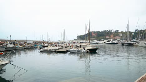 Varazze,-Italy---11-june-2019:Row-of-yachts-in-the-marina,-harbor,cloudy-day,-Varazze-,Ligurian-sea-,Italy