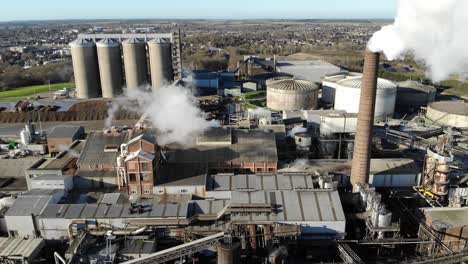 Der-Dampf-Fliegt-Von-Der-Britischen-Zuckerfabrik-In-Bury-St.-Edmunds,-Suffolk