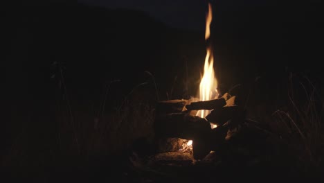 Close-up-shot-of-burning-bonfire-at-night-after-hiking-in-the-mountains