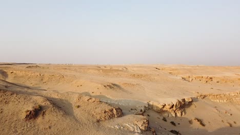 Klippen-In-Der-Arabischen-Wüste-Von-Kuwait
