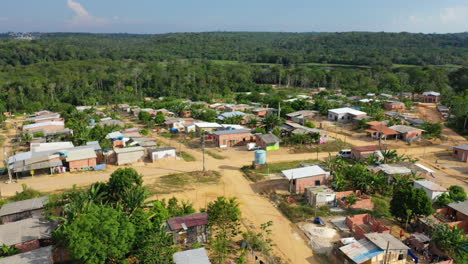 Barrio-Indígena-En-Las-Afueras-De-La-Ciudad-De-Manaos,-Brasil
