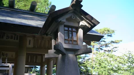 Detalles-Arquitectónicos-En-El-Santuario-Ogouchi,-Okutama,-Japón