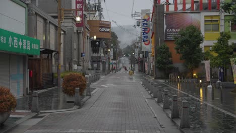 Die-Straßen-Der-Stadt-Nara-Sind-Leer-Und-Die-Geschäfte-Sind-Während-Der-Sperrung-Geschlossen