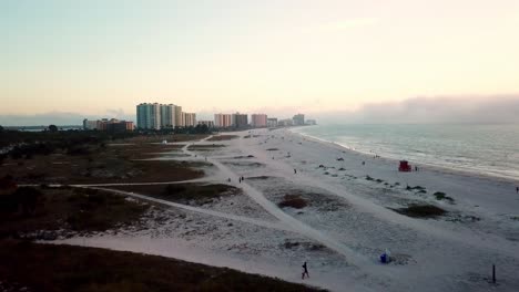 Clearwater-Florida,-Clearwater-Beach-Florida-Al-Anochecer
