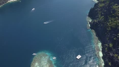 4K-Luftaufnahme-Des-Wunderschönen-Strandes,-Des-Ozeans-Und-Der-Inseln-Im-Tropischen-Reiseziel-El-Nido,-Palawan,-Philippinen