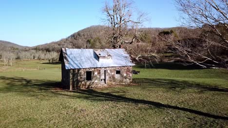 Aerial-Push-in-to-Stone-House-atop-Rich-Mountain-in-Watauga-County-North-Carolina-near-Boone-NC,-Boone-North-Carolina