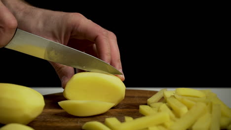 Close-up-of-hands-slicing-russet-potatoes