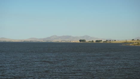 Paso-De-Las-Piedras-Lake-In-Remote-Argentina,-Sierra-De-La-Ventana-Backdrop