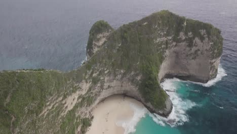 Famoso-Mirador-De-La-Playa-Kelingking,-Isla-Nusa-Penida,-Bali