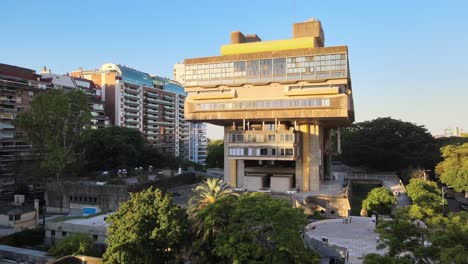 Empujón-Aéreo-En-Vista-De-La-Biblioteca-Nacional-Mariano-Moreno-En-Buenos-Aires