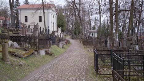 Panorama-Des-Alten-Bernardinai-Friedhofs-In-Uzupis