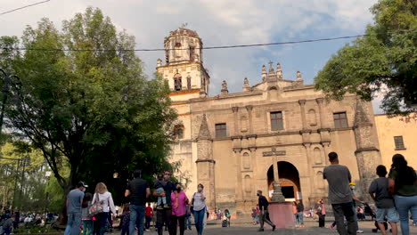 Timelapse-in-Coyoacan-Mexico-in-front-of-church-facade
