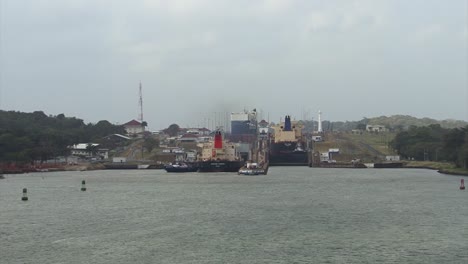 Panama-canal-transit-process-of-the-Gatun-Locks