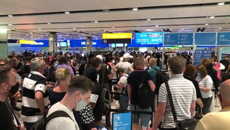 Massive-queues-of-people-waiting-for-to-pass-border-control-at-Heathrow-Airport-because-of-the-introduction-of-covid-restrictions