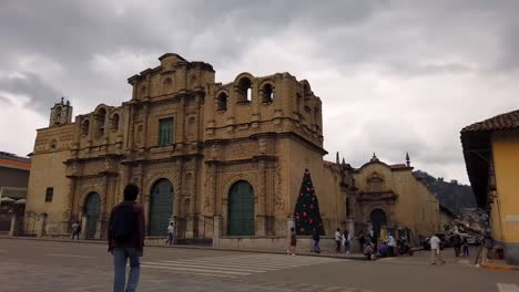 View-Of-Street-And-Cajamarca-Cathedral-From-Main-Square-Of-Plaza-de-Armas-In-Cajamarca,-Peru-On-A-Cloudy-Day