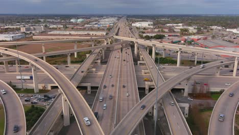 Antena-De-Automóviles-En-La-Autopista-I-10-Oeste-En-Houston,-Texas