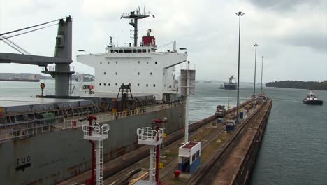 Bulk-carrier-transiting-the-Gatun-Locks,-Panama-Canal