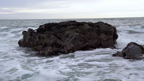 Tides-abruptly-crashing-on-big-rock