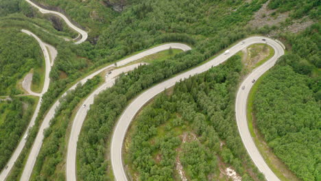 Camino-Serpenteante-En-Las-Montañas-De-Stryn-En-El-Condado-De-Vestland,-Noruega
