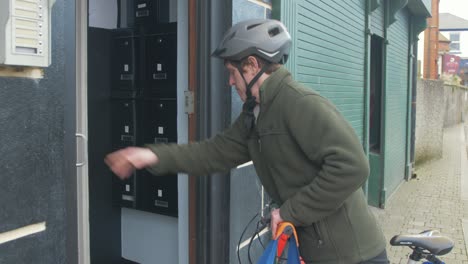 Cyclist-arrives-outside-apartment-with-shopping