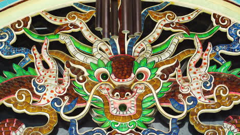 Ilustraciones-Y-Símbolos-Del-Dragón-En-El-Templo-Budista-En-Vietnam
