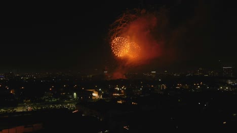 Luftaufnahme-Von-Houston-4.-Juli-Feuerwerk-In-Der-Nacht