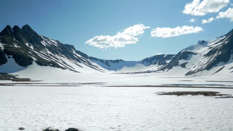 Panorama-Del-Paisaje-Montañoso-En-La-Nieve-Durante-La-Temporada-De-Invierno-En-Sylarna,-Jamtland,-Suecia