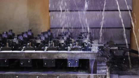 CNC-Fräsmaschine-In-Betrieb-High-Tech-Maschinendrehmaschine-Metallverarbeitung