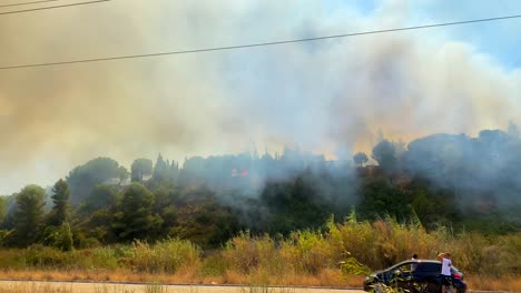 Big-scary-fire-and-smoke-clouds-in-Andalusia-region-Spain,-danger-zone,-burning-trees-and-houses-in-Estepona-Marbella,-4K-static-shot