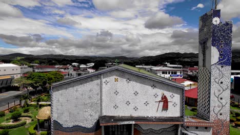 Luftdrohnenbilder-Kirche-Cañas,-Guanacaste,-Costa-Rica
