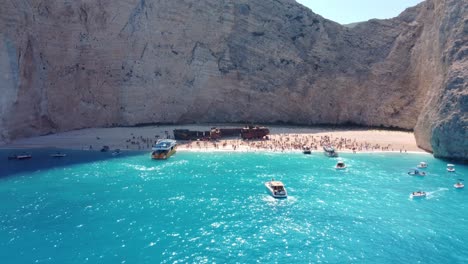 Navagio-beach-with-the-famous-wrecked-ship-in-Zante,-Greece