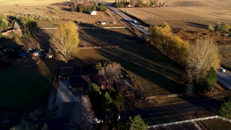 Fort-Collins-Colorado-Highway-14-Sonnenuntergang-2021-Herbst-Drohne-4k
