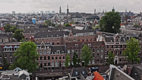 Amsterdam-Netherlands-Aerial-v41-low-level-flyover-neighborhoods-of-nieuwmarkt-en-lastage,-de-wallen-and-binnenstad,-capturing-little-narrow-canal-houses-at-historic-urban-center---August-2021